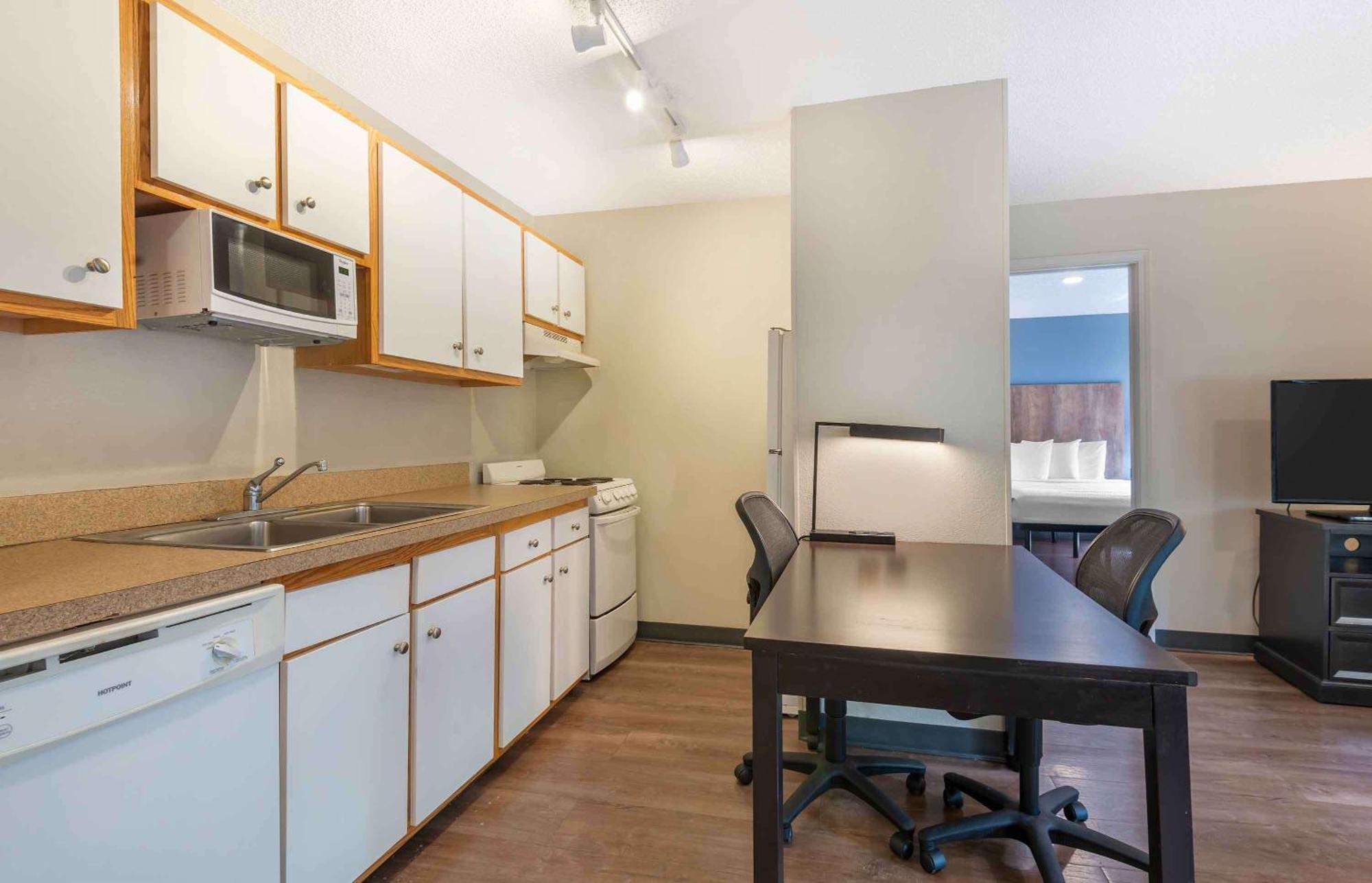 Extended Stay America Select Suites - Charlotte - University Place - E Mccullough Dr Exterior foto