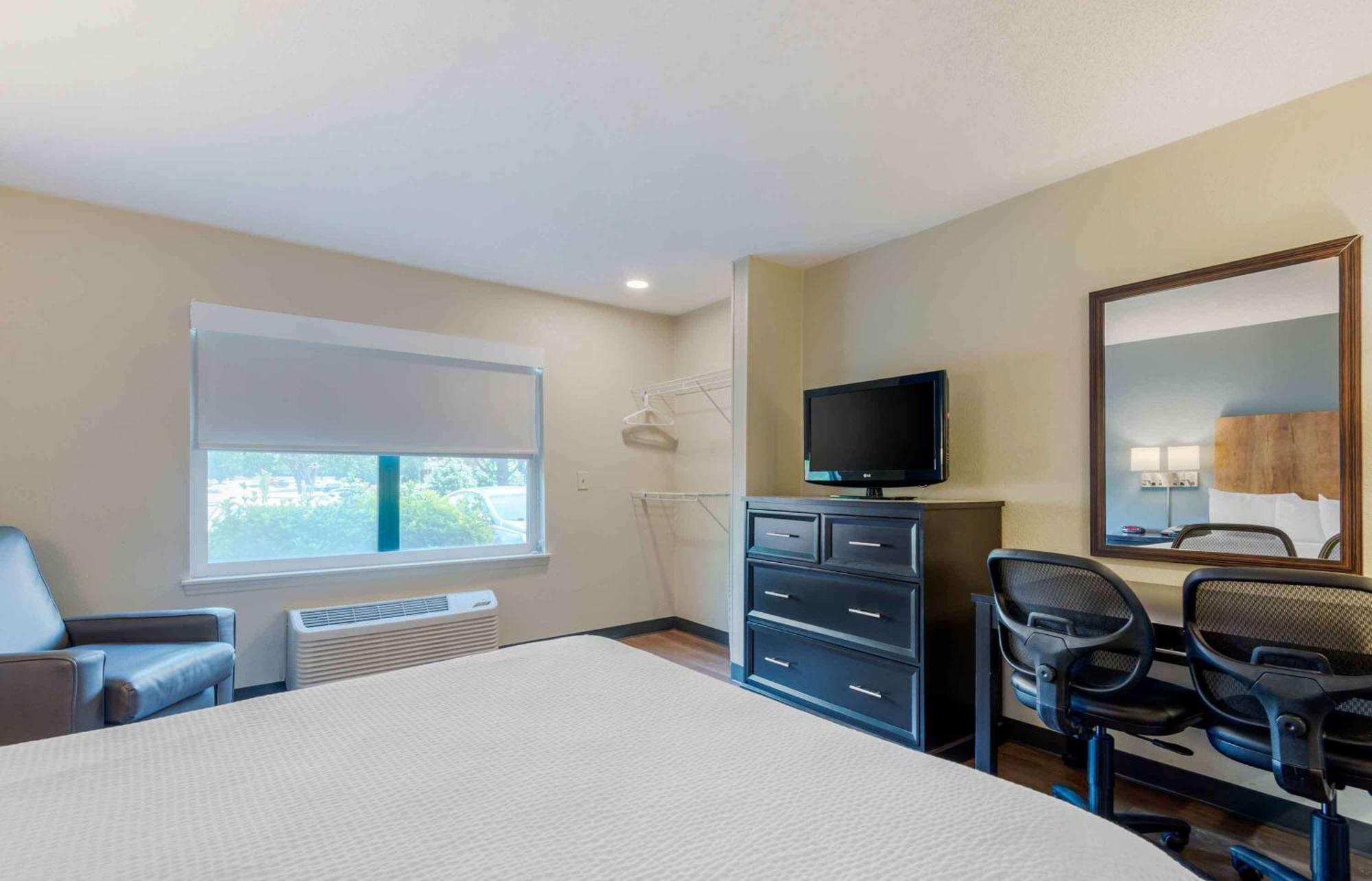Extended Stay America Select Suites - Charlotte - University Place - E Mccullough Dr Exterior foto