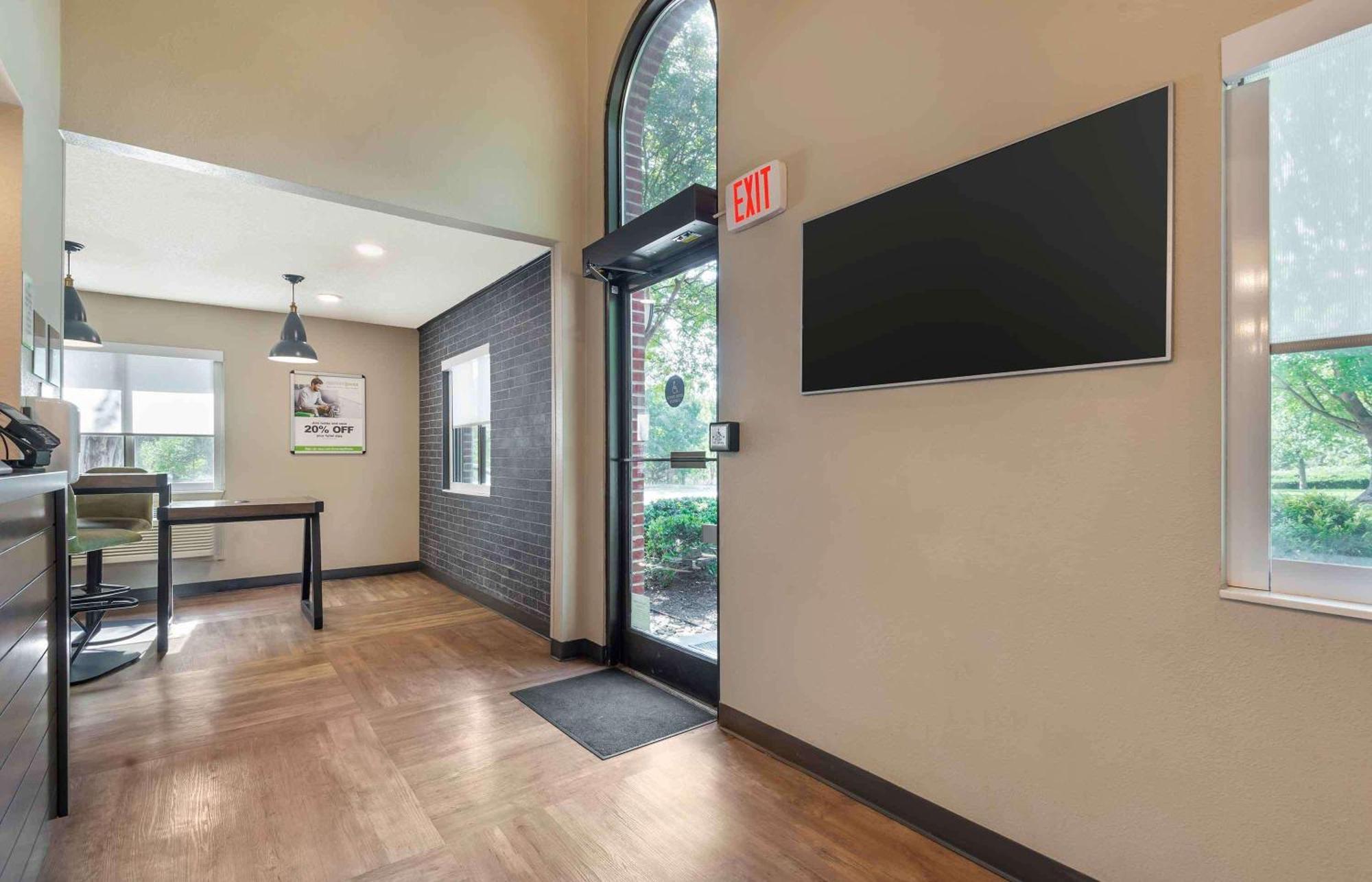 Extended Stay America Select Suites - Charlotte - University Place - E Mccullough Dr Exterior foto
