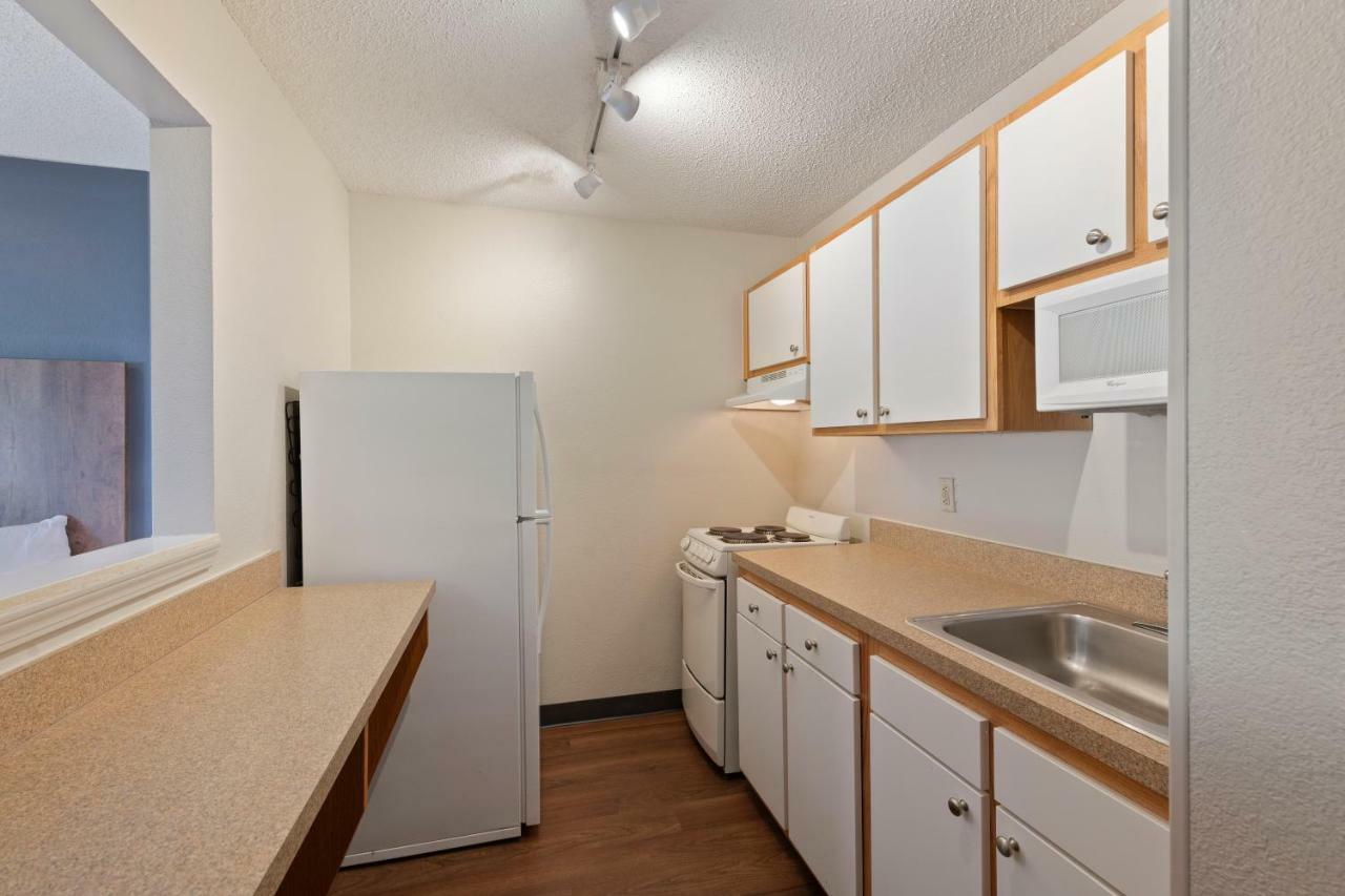 Extended Stay America Select Suites - Charlotte - University Place - E Mccullough Dr Exterior foto